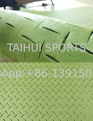 スタイルの高さ 10mm 8-15mm ポリエチレンショックパッド 底面 人工芝 サッカー場 FIFAピッチ